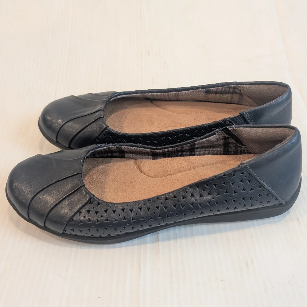 EARTH Fiona Navy Blue Leather Women's Flats Size 7 Narrow